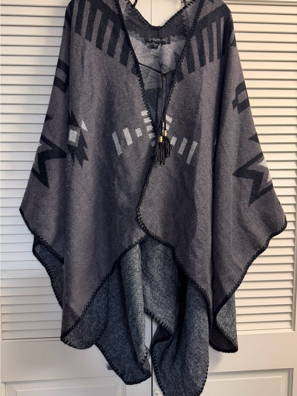 Marc New York -Andrew Marc Gray Aztec-Pattern Knit Poncho cape Women's one size